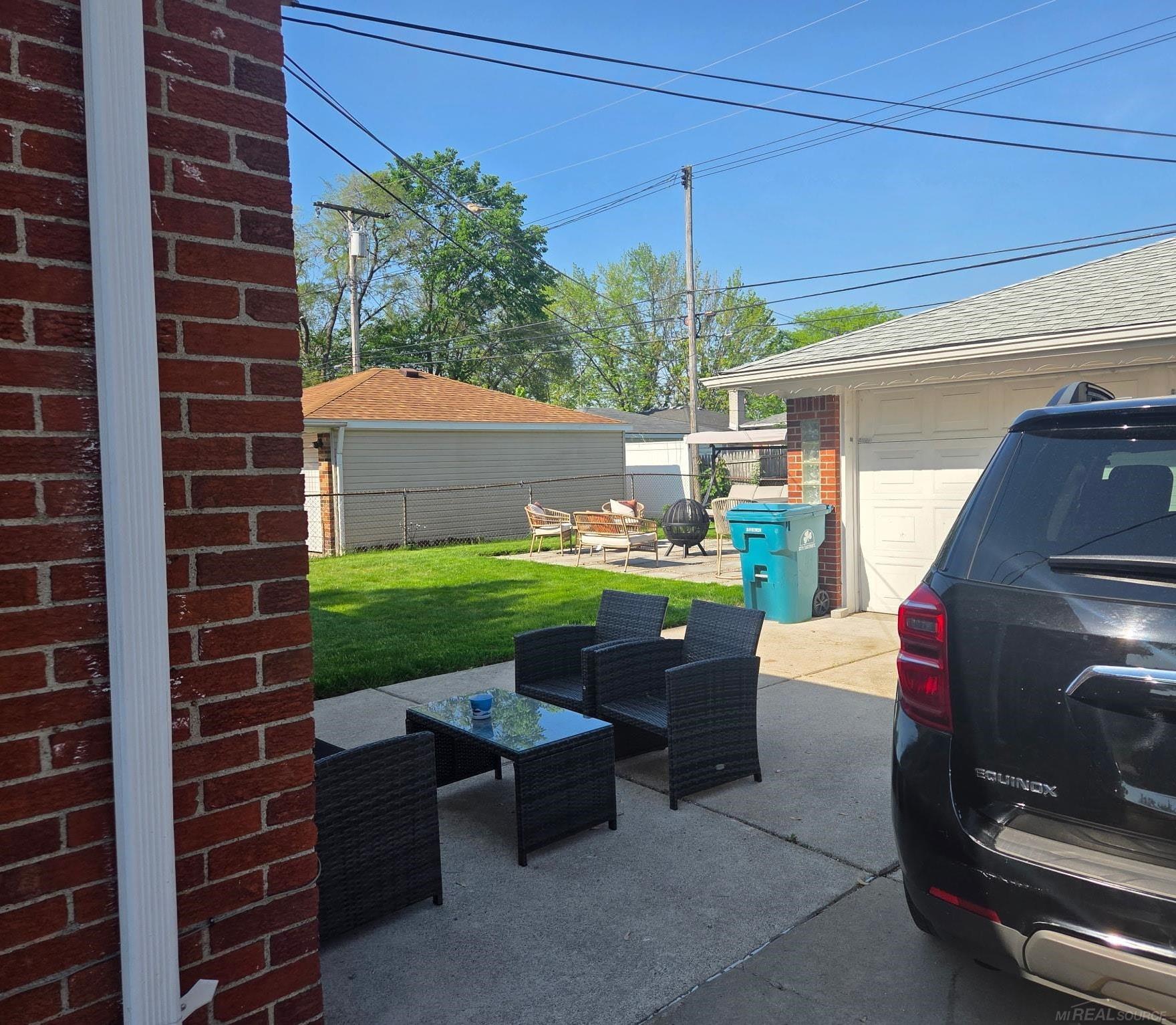 24645 Raven Avenue Eastpointe, MI 48021 - Photo 4 of 7 50213098-dedb644e-5f70-402e-af02-3b381b3c3ee1.JPG