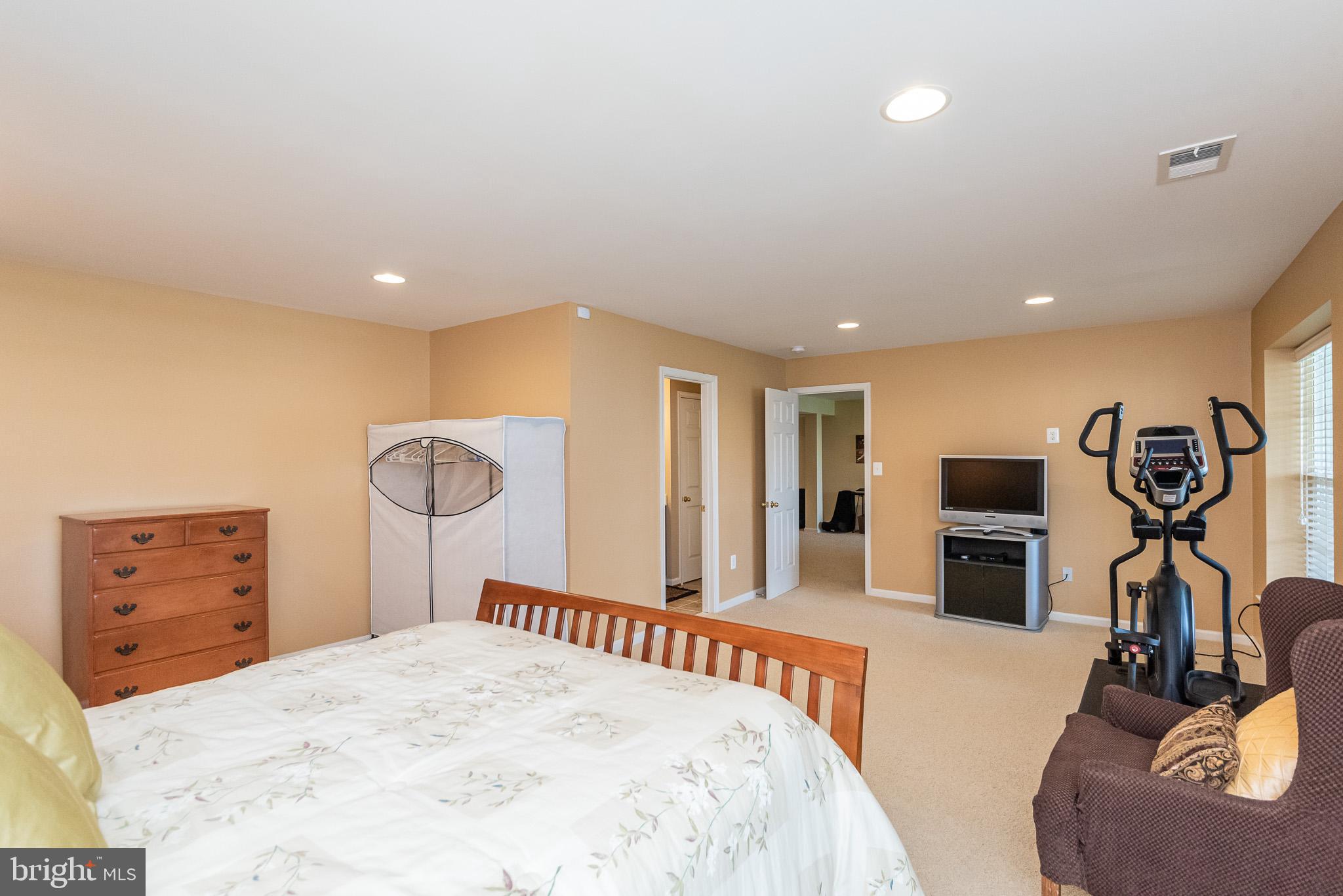 2302 Crabury Road Baltimore, MD 21209 - Photo 40 of 51