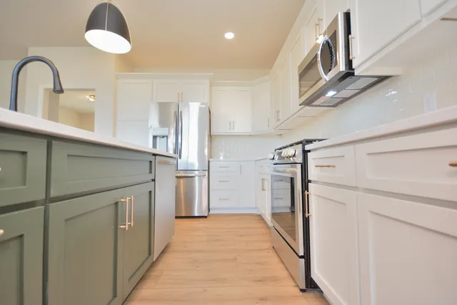 $669,900 | N53W19928 Kingair Drive, Menomonee Falls, WI 53051