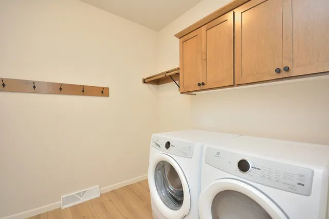 $669,900 | N53W19928 Kingair Drive, Menomonee Falls, WI 53051