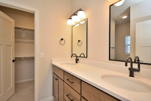 $669,900 | N53W19928 Kingair Drive, Menomonee Falls, WI 53051