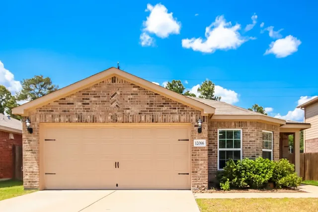 $1,900 | 12066 Quartersawn Lane, Pinehurst, TX 77362