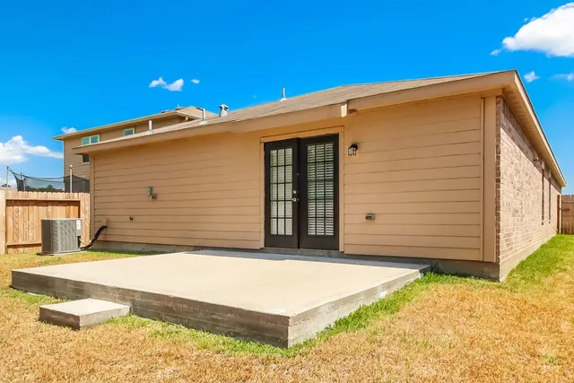 $1,900 | 12066 Quartersawn Lane, Pinehurst, TX 77362