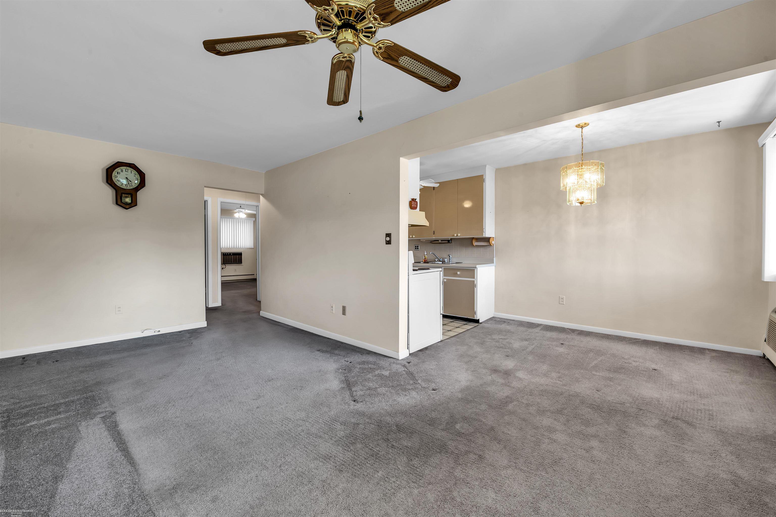 23300 Kelly Road Eastpointe, MI 48021 - Photo 5 of 14 50092404-4.JPG