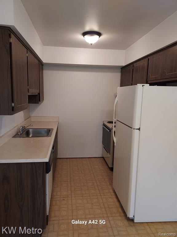 30010 Utica Road, Unit 5 Roseville, MI 48066 - Photo 5 of 14