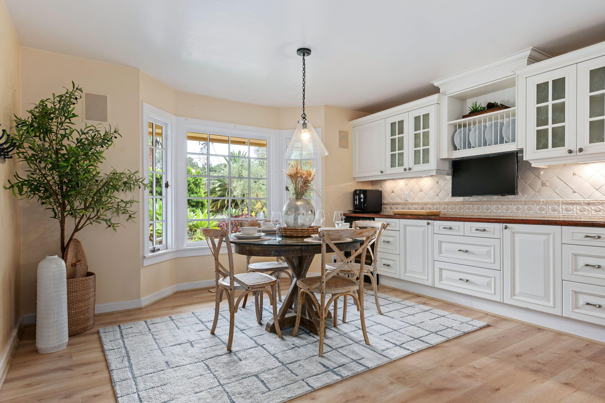 3165 Eucalyptus Hill Road Santa Barbara, CA 93108 - Photo 13 of 32 19-Breakfast Area
