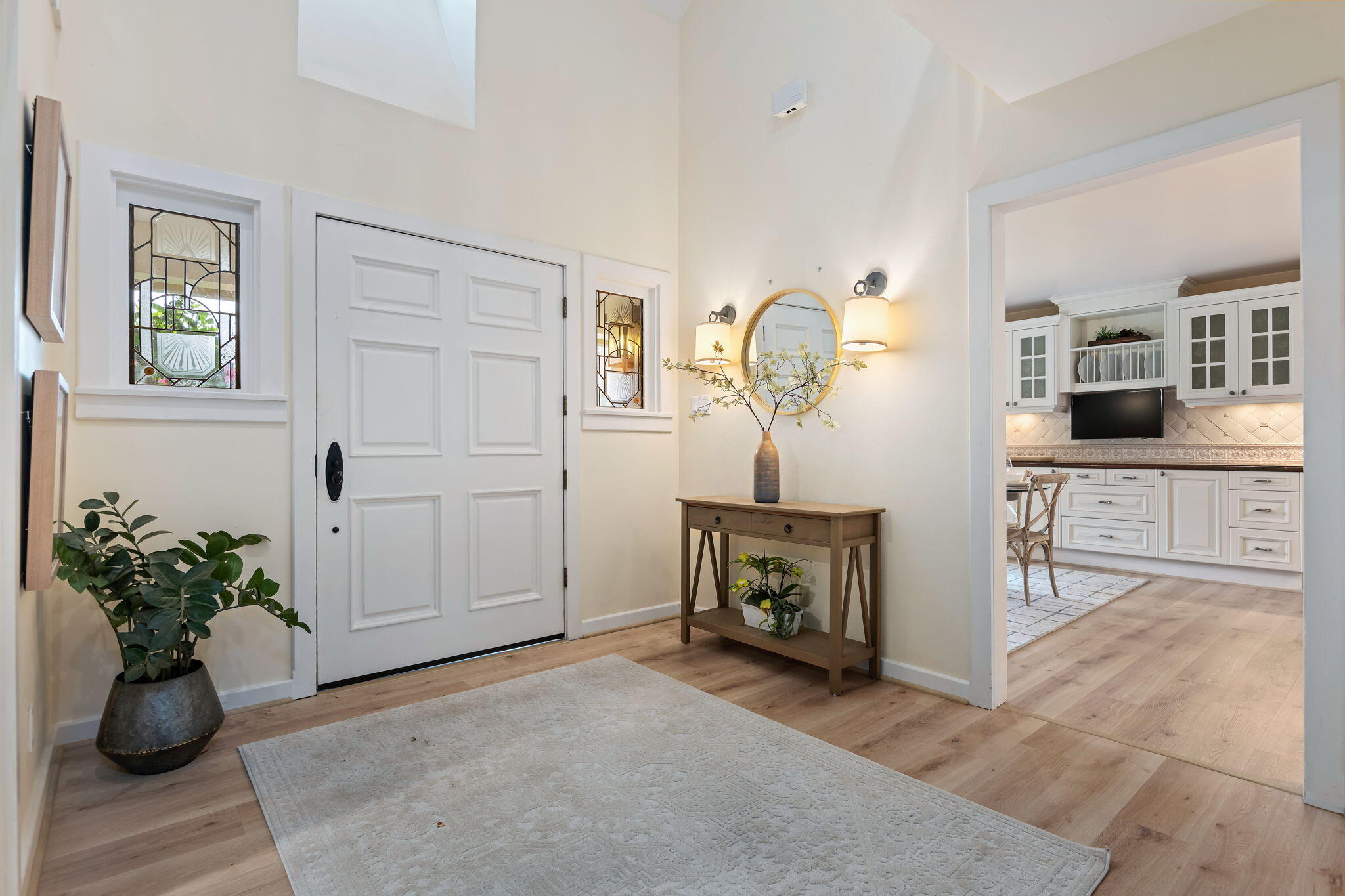 3165 Eucalyptus Hill Road Santa Barbara, CA 93108 - Photo 5 of 32 05-Foyer