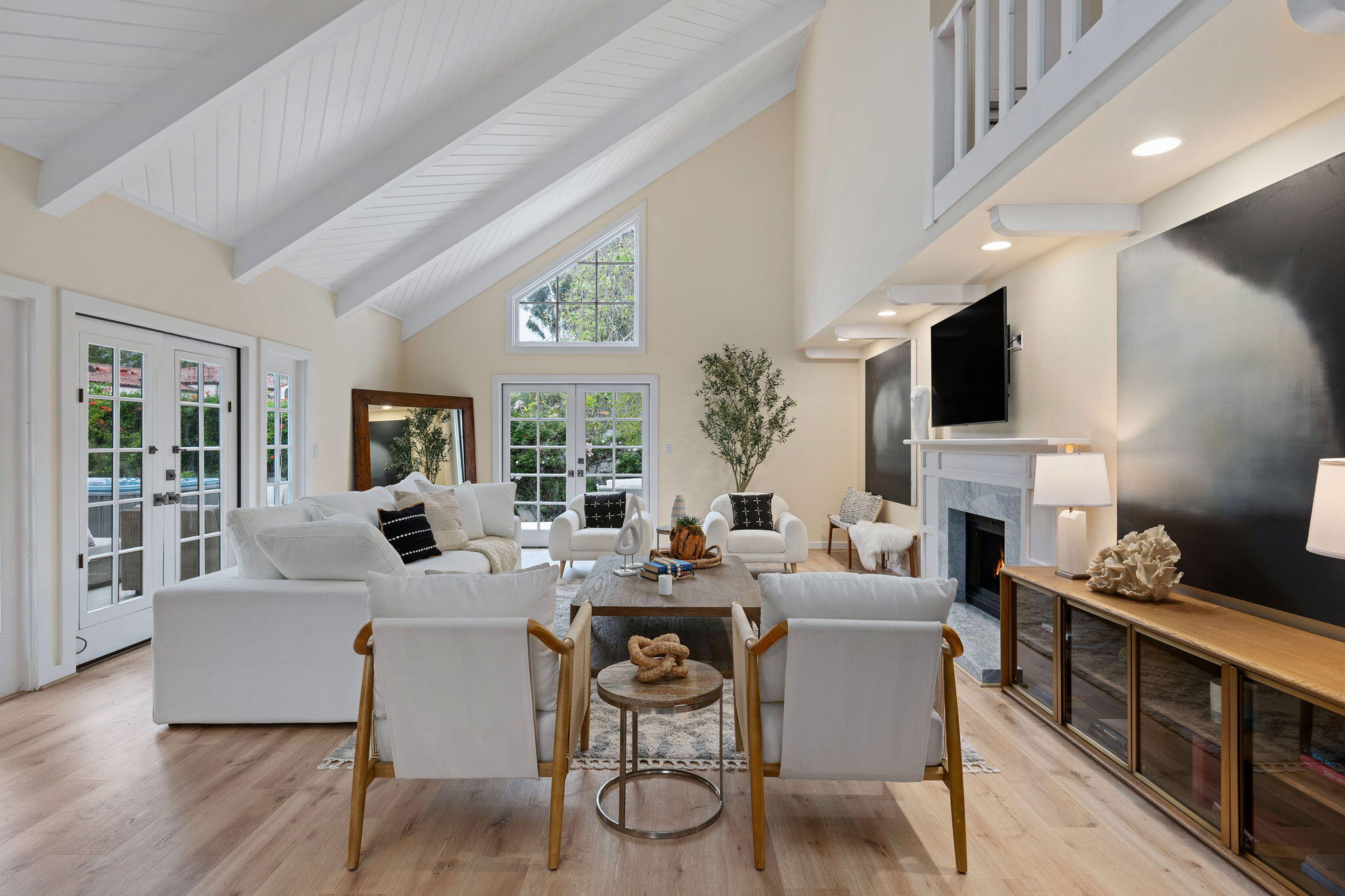 3165 Eucalyptus Hill Road Santa Barbara, CA 93108 - Photo 6 of 32 06-Great Room