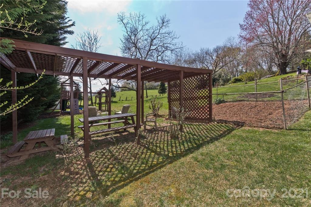 127 Queentown Road Canton, NC 28716 - Photo 33 of 43 a view of backyard with green space
