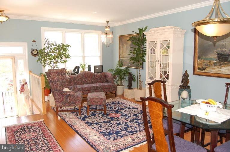 3634 Ransom Place Alexandria, VA 22306 - Photo 2 of 8 Living Room