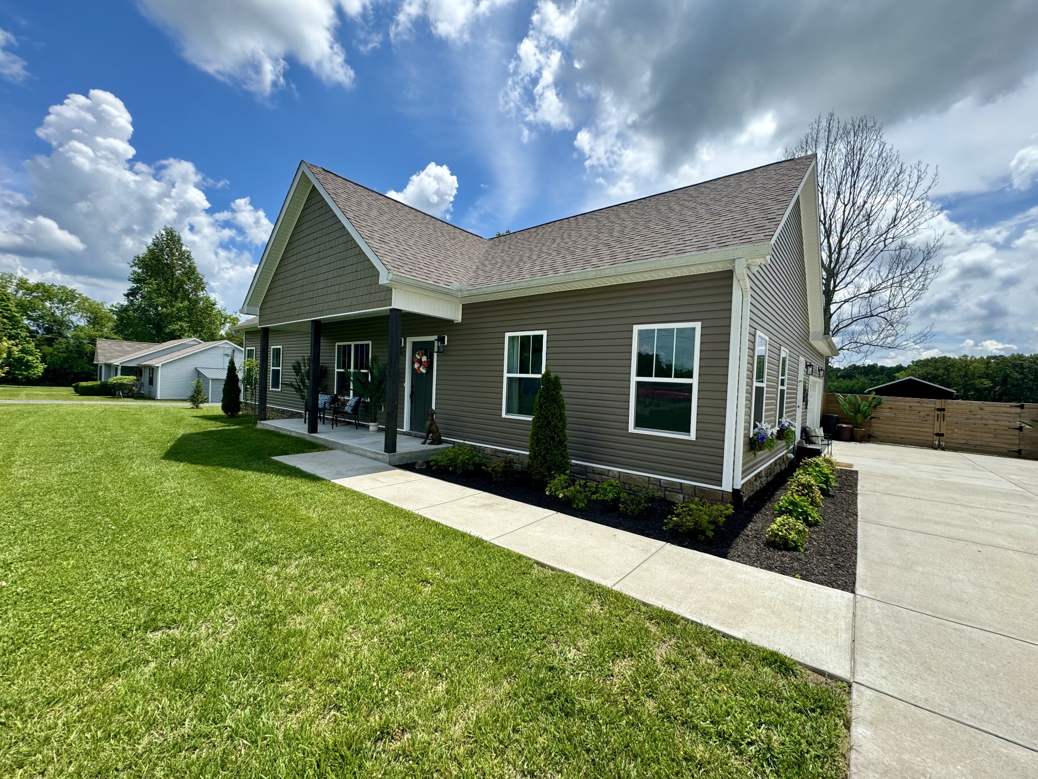 172 Tenpenny Road Morrison, TN 37357 - Photo 27 of 27 a front view of a house with garden