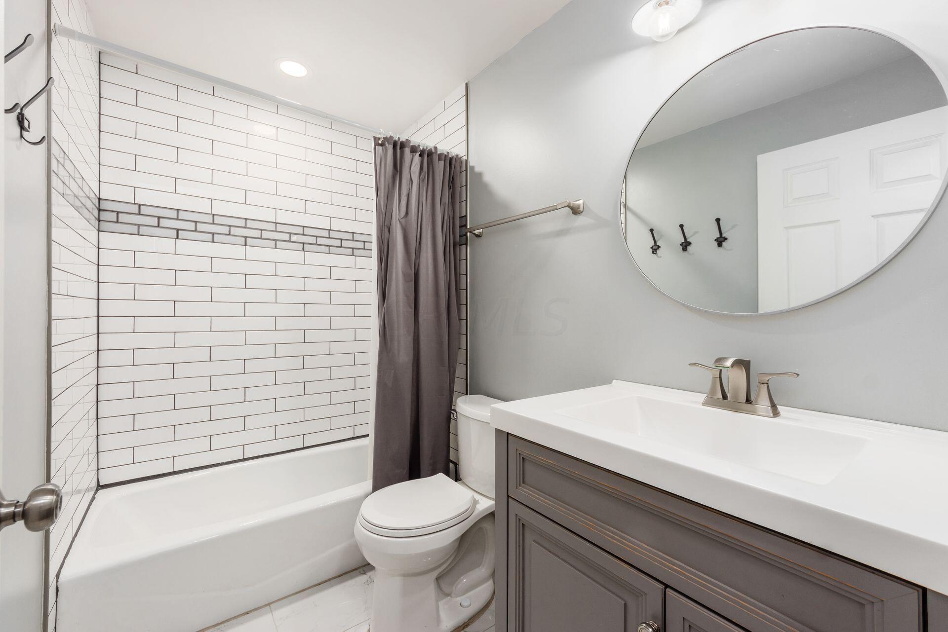 3495 Fishinger Road Columbus, OH 43221 - Photo 21 of 55 Full Bath