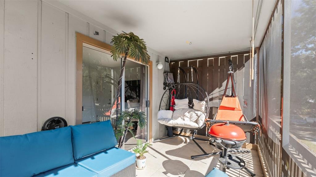 6519 West Newberry Road, Unit 912 Gainesville, FL 32605 - Photo 33 of 47 a living room with furniture and a potted plant