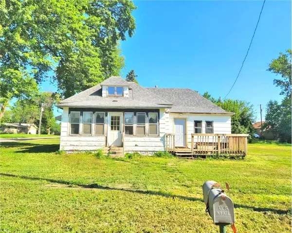 $27,500 | 306 West 2nd Street, Sherburn, MN 56171