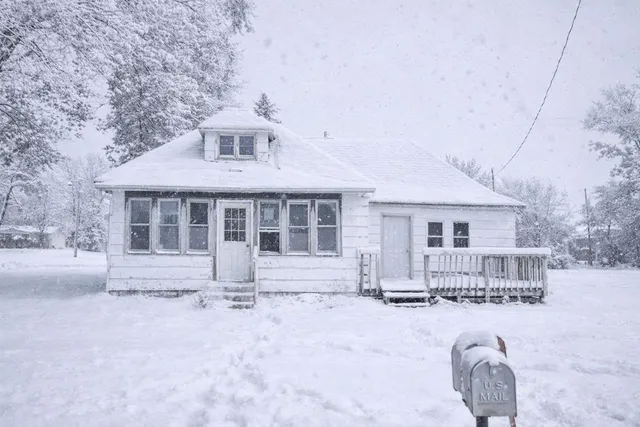 $32,900 | 306 West 2nd Street, Sherburn, MN 56171