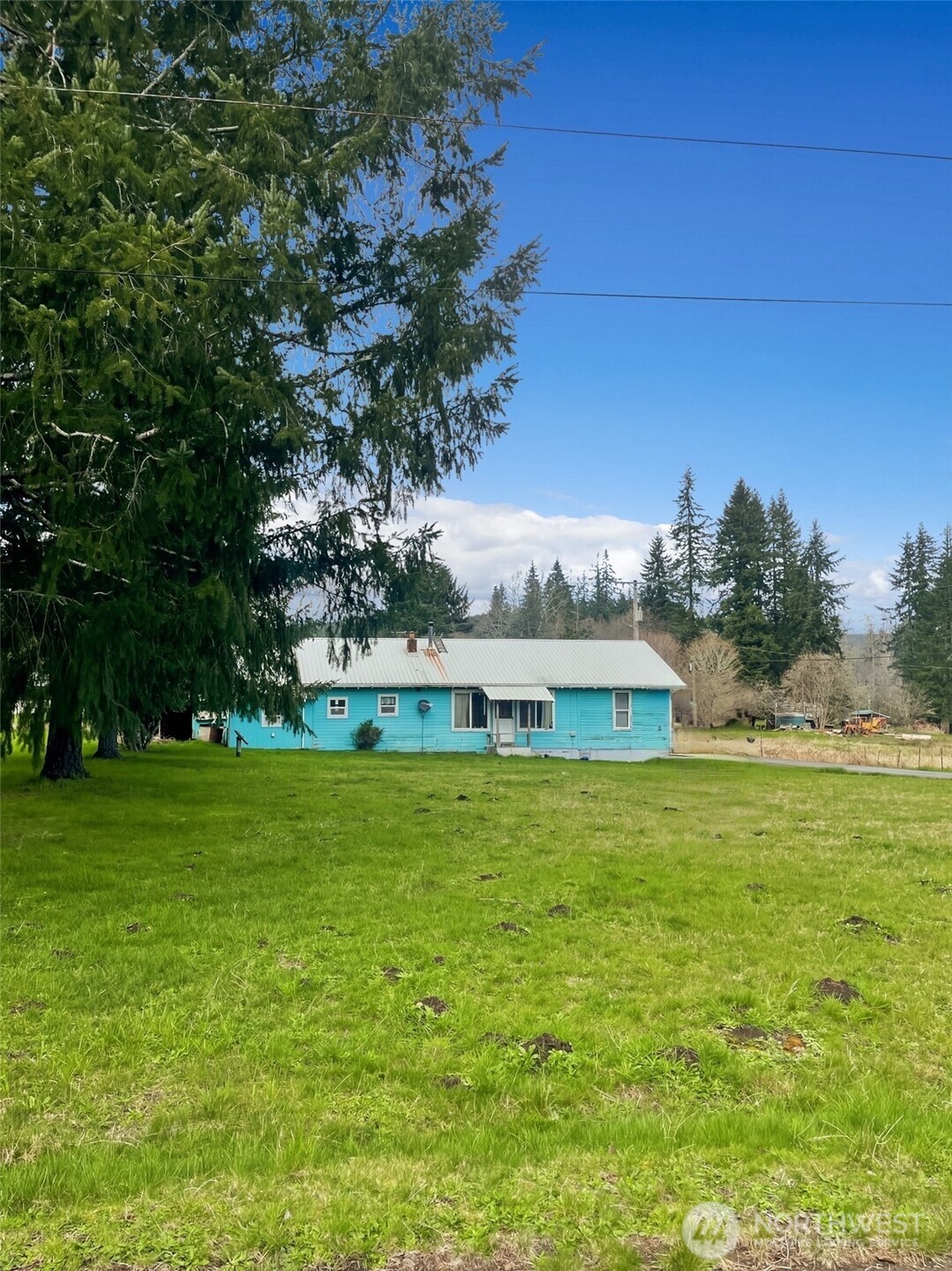 19 Fairley Street Raymond, WA 98577 - Photo 3 of 17 a house with a garden