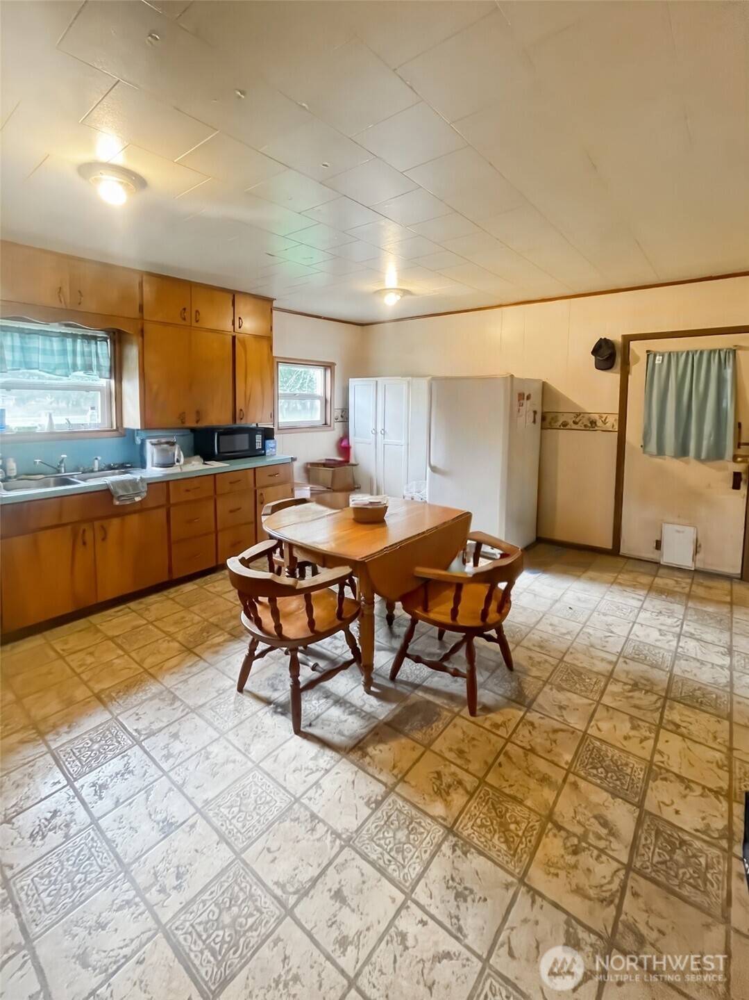 19 Fairley Street Raymond, WA 98577 - Photo 8 of 17 a kitchen with stainless steel appliances kitchen island granite countertop a sink and cabinets