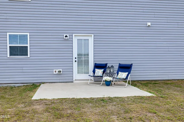 a table and chairs sitting in front of a house