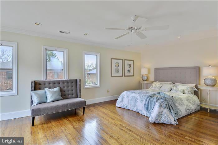 3241 Ellicott Street Northwest Washington, DC 20008 - Photo 13 of 29 LIGHT FILLED MASTER