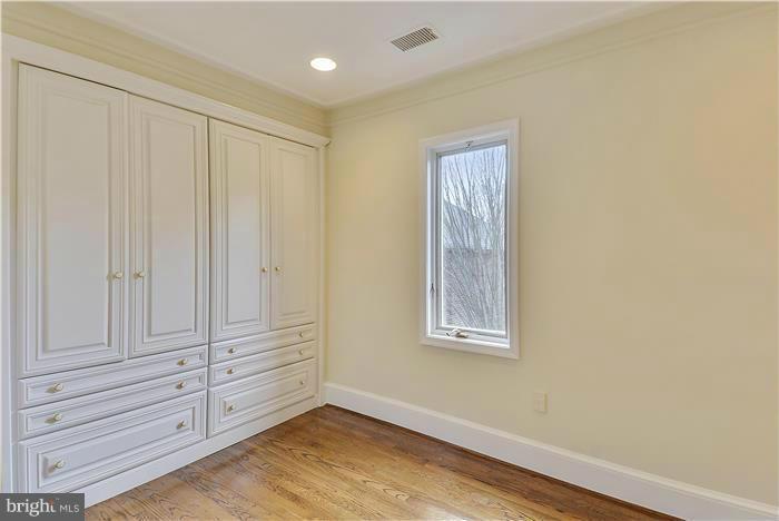 3241 Ellicott Street Northwest Washington, DC 20008 - Photo 19 of 29 BR3