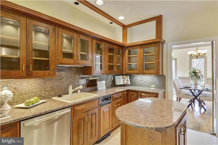 3241 Ellicott Street Northwest Washington, DC 20008 - Photo 5 of 29 Kitchen