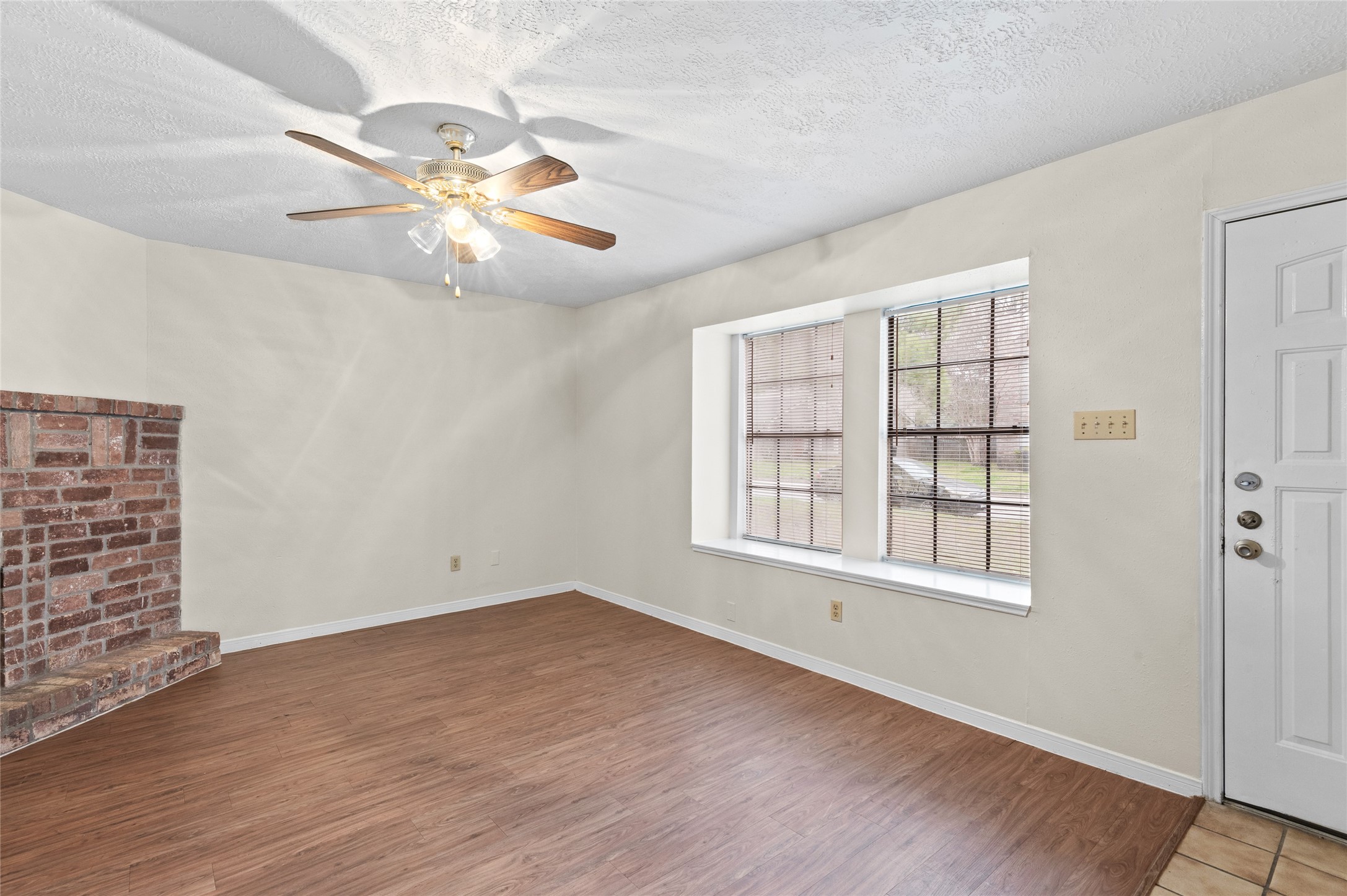 10025 Spring Pl Drive Houston, TX 77070 - Photo 3 of 21