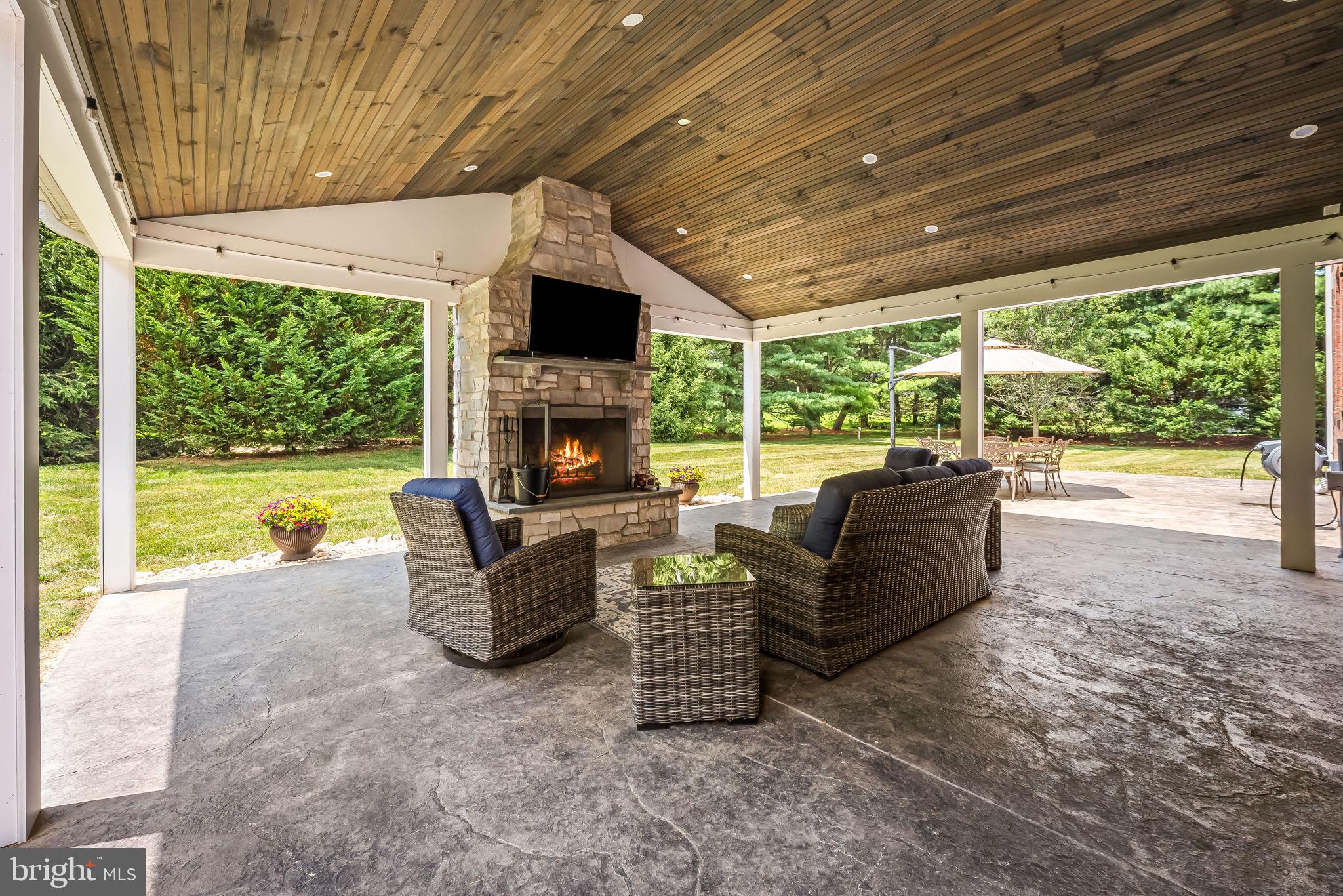 13910 Manor Road Phoenix, MD 21131 - Photo 59 of 94 Covered entertainment zone