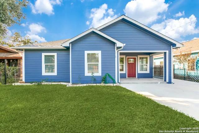 a view of a house with yard and front view of a house