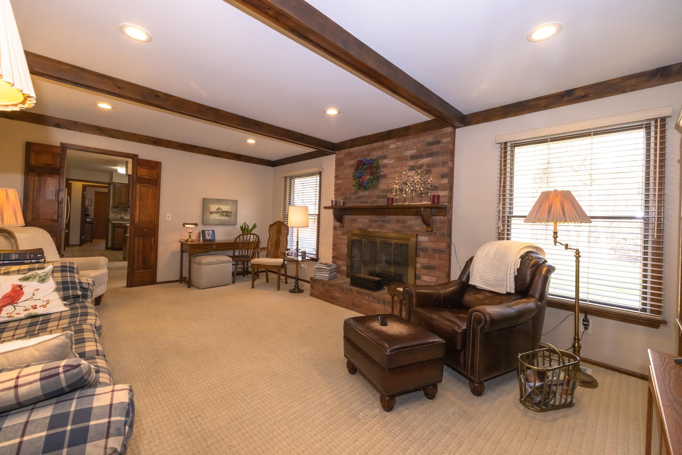1284 Springborrow Drive Flint, MI 48532 - Photo 19 of 54 50104429-18.JPG