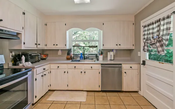 $304,900 | 111 Clebourne Avenue, Chickamauga, GA 30707