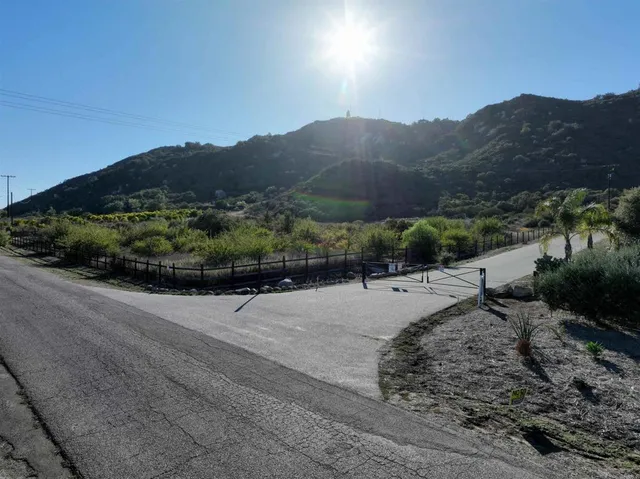 a view of a dry back yard