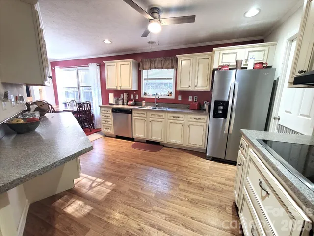 $335,000 | 457 Dale Road, Spruce Pine, NC 28777