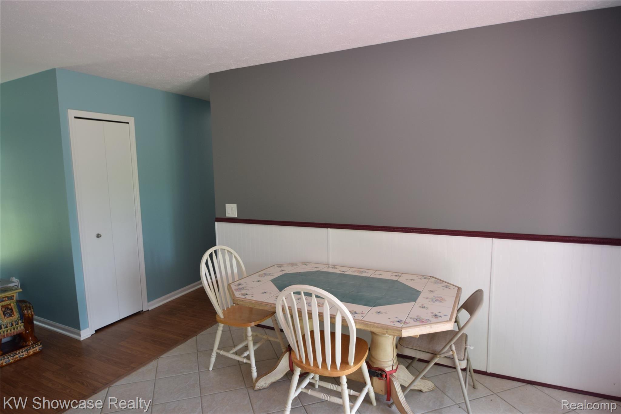 5386 Dutcher Road Howell, MI 48843 - Photo 7 of 23 Dining area and hall closet