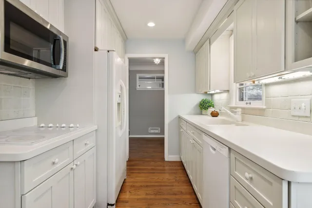 $2,210 | 4513 Laguna Drive, Edina, MN 55435