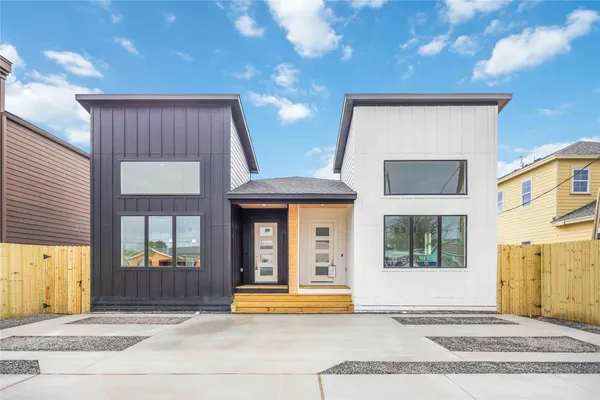 a view of entrance door of the house