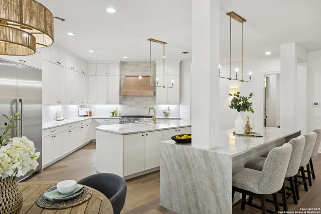 $2,500,000 | 207 Box Oak, Shavano Park, TX 78230