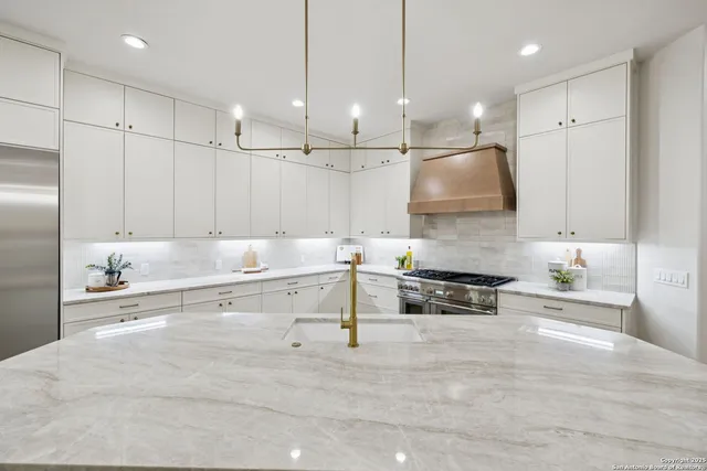 $2,500,000 | 207 Box Oak, Shavano Park, TX 78230