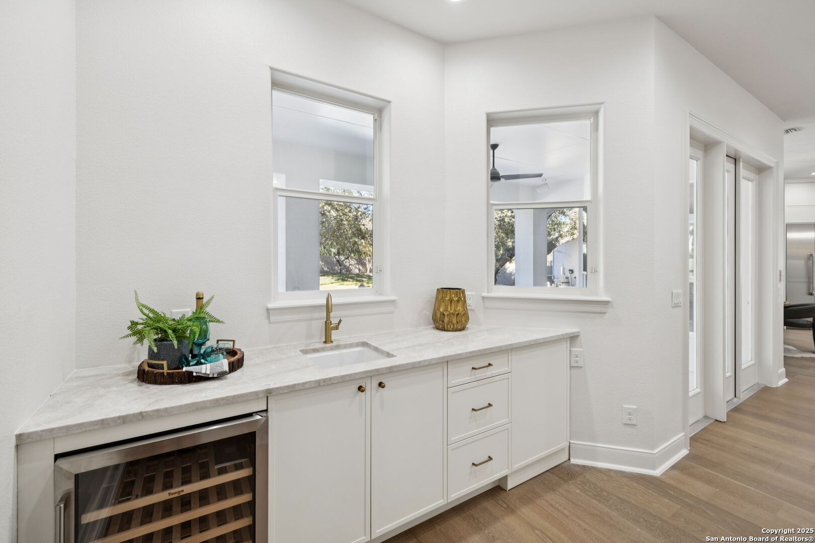 207 Box Oak Shavano Park, TX 78230 - Photo 25 of 50 a sink with a mirror