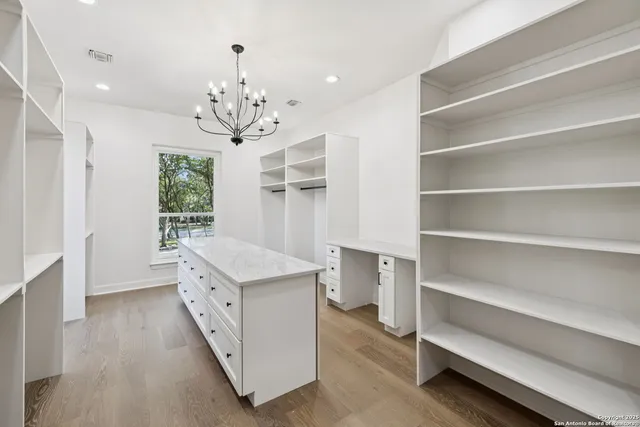 $2,500,000 | 207 Box Oak, Shavano Park, TX 78230