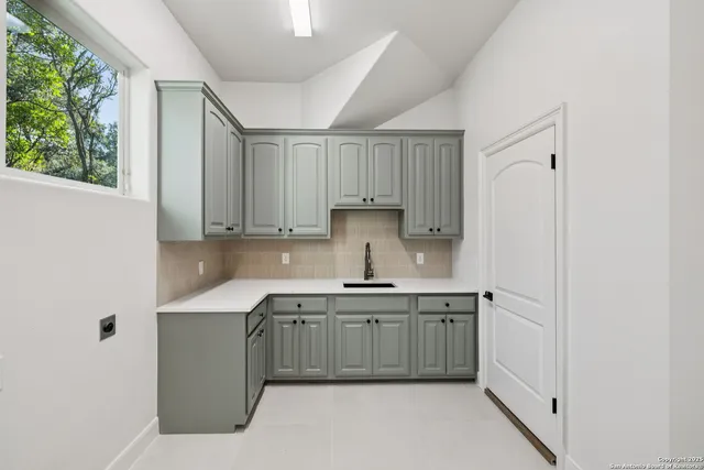 $2,500,000 | 207 Box Oak, Shavano Park, TX 78230