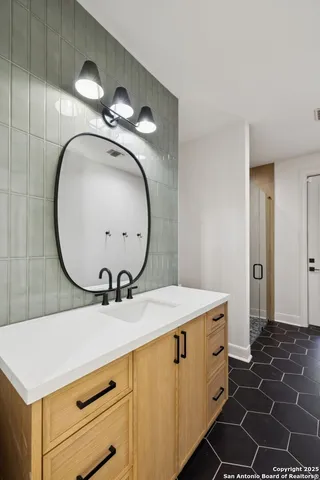 $2,500,000 | 207 Box Oak, Shavano Park, TX 78230