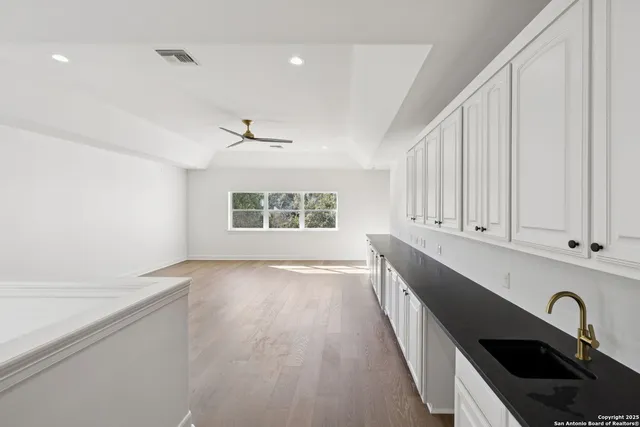 $2,500,000 | 207 Box Oak, Shavano Park, TX 78230