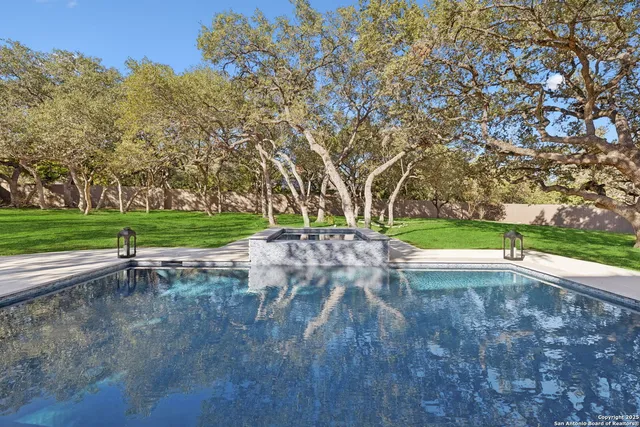 $2,500,000 | 207 Box Oak, Shavano Park, TX 78230