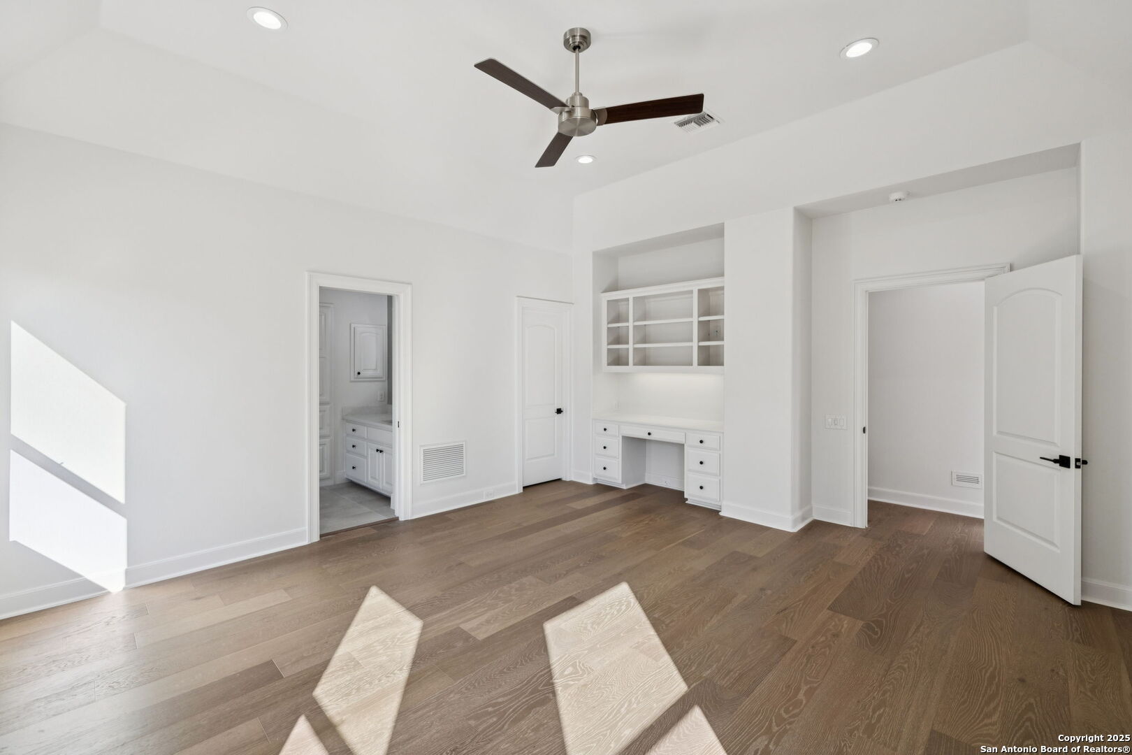 207 Box Oak Shavano Park, TX 78230 - Photo 42 of 50 a bedroom with a bed and a ceiling fan