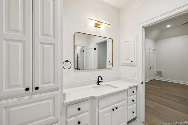 $2,500,000 | 207 Box Oak, Shavano Park, TX 78230