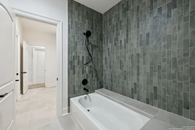 $2,500,000 | 207 Box Oak, Shavano Park, TX 78230