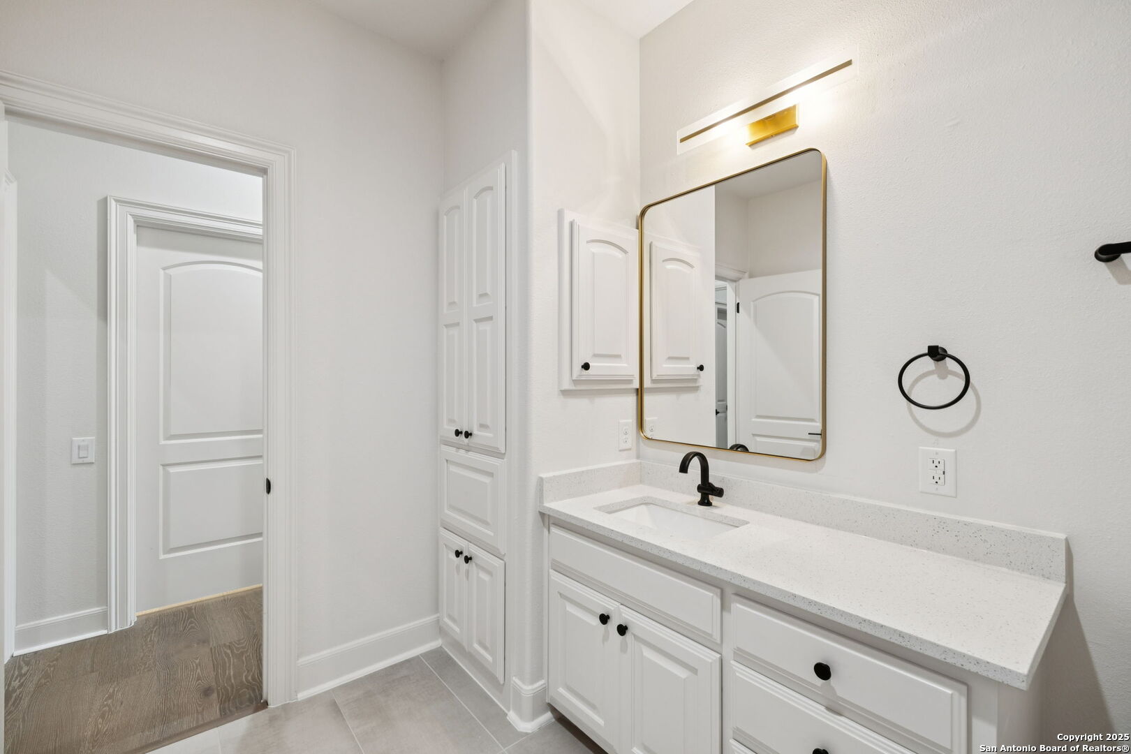 207 Box Oak Shavano Park, TX 78230 - Photo 50 of 50 a bathroom with double vanity sink and mirror
