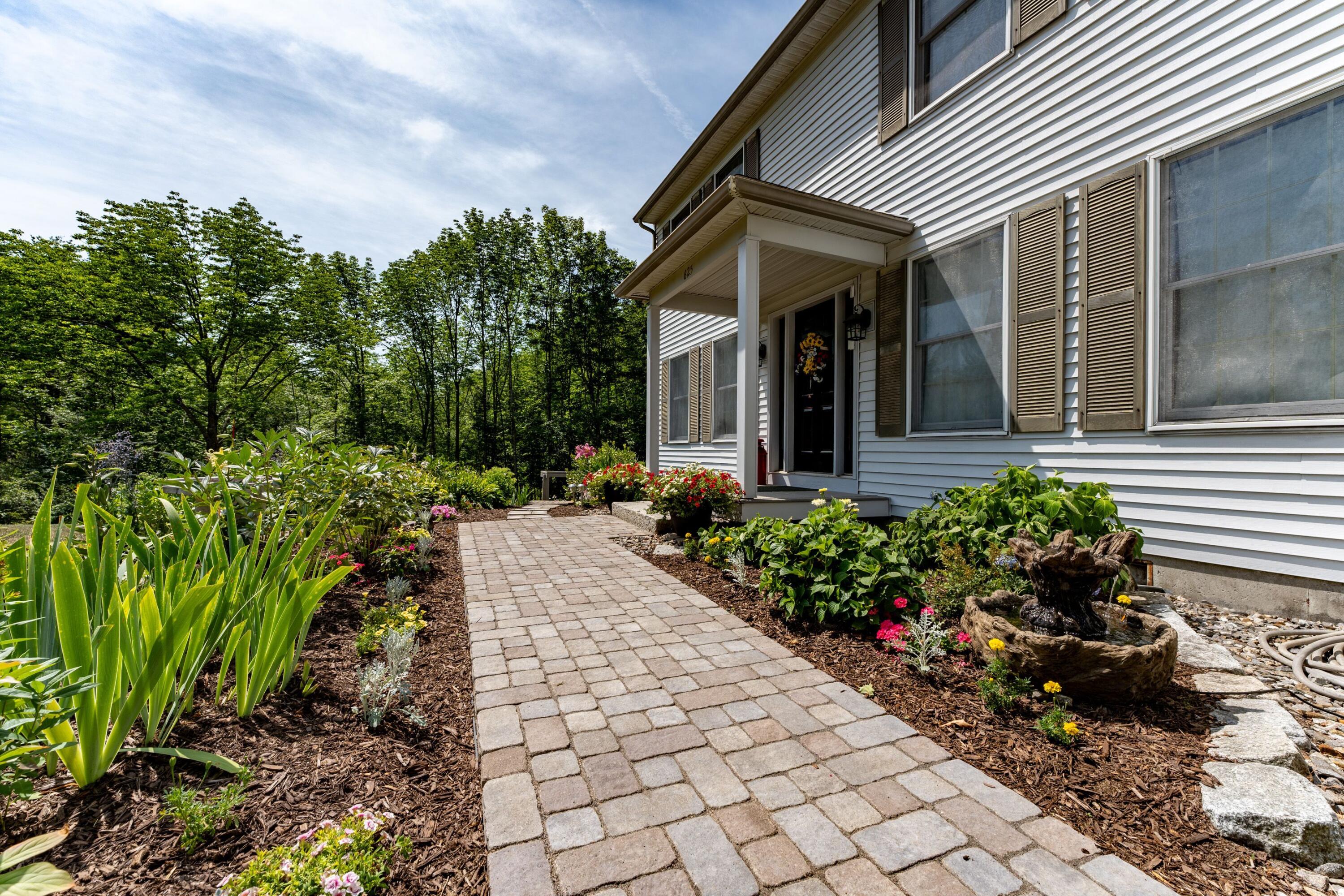 625 Old Portland Road Brunswick, ME 04011 - Photo 4 of 35 625 OPR Front walk and landscaping