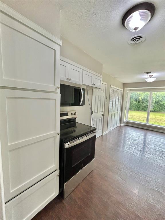 306 Line Drive Gainesville, TX 76240 - Photo 10 of 21 View From Living Area