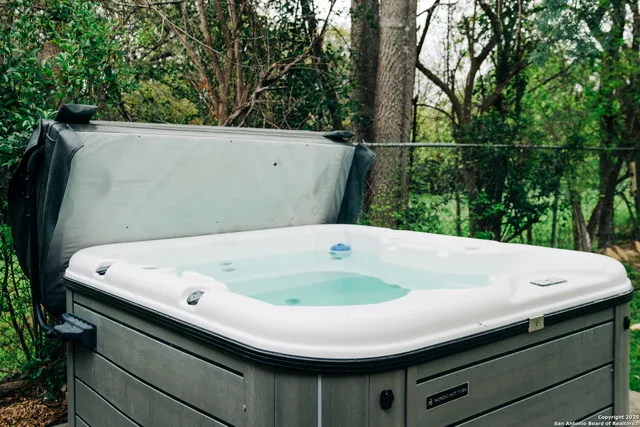 $520,000 | 203 South Creek Street, Fredericksburg, TX 78624